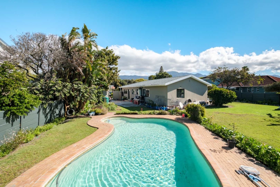 4 Bedroom Property for Sale in Kirstenhof Western Cape